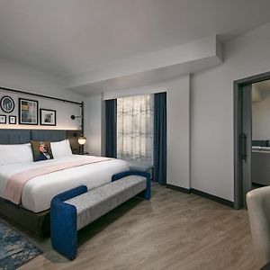Lady Freedom One Bedroom Suite King Sofabed
